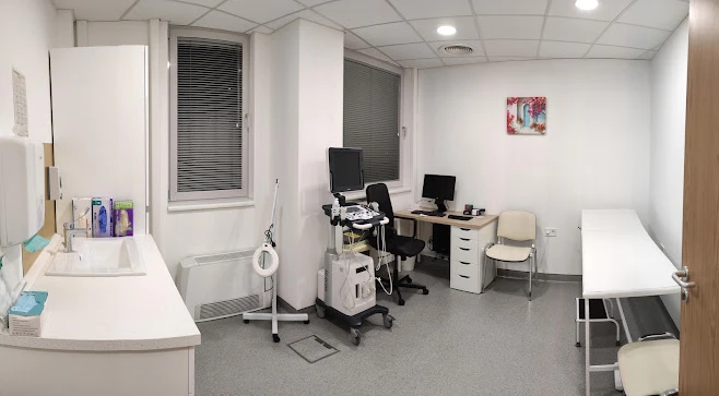 Ultrahangkészülékkel felszerelt vizsgálóhelyiség